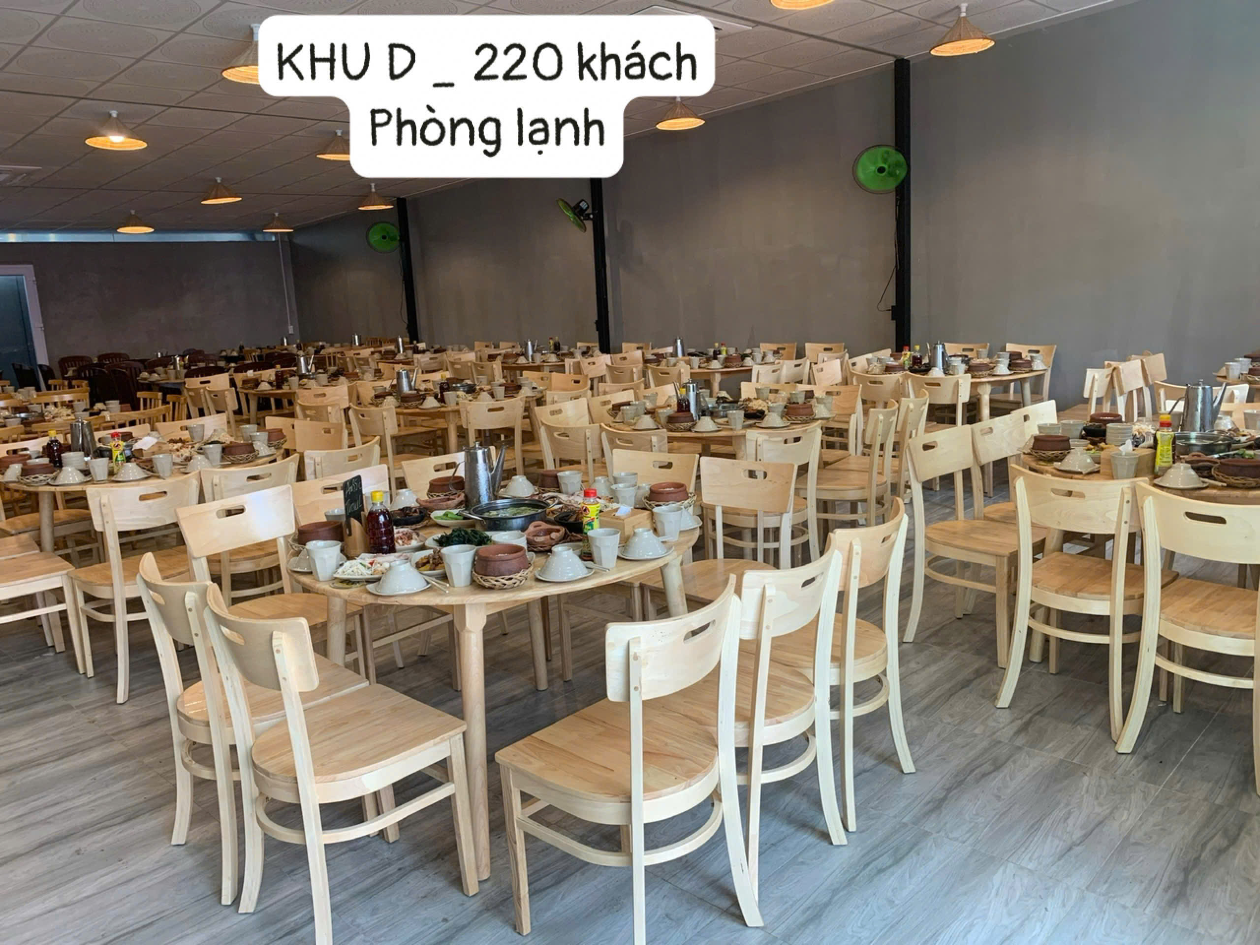 Khu D – Phòng Lạnh Sức Chứa 220 Khách: Không Gian Hoàn Hảo Để Thưởng Thức Cơm Niêu Phan Thiết Cùng Đoàn Đông 3 Khu D – Phòng Lạnh Sức Chứa 220 Khách: Không Gian Hoàn Hảo Để Thưởng Thức Cơm Niêu Phan Thiết Cùng Đoàn Đông