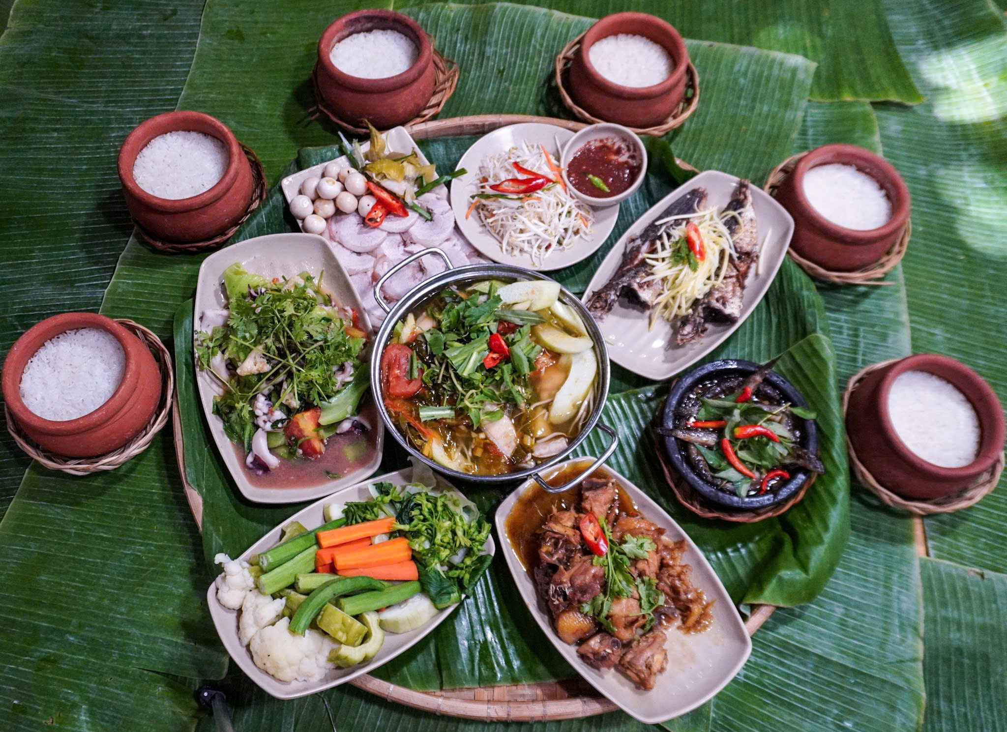 Phòng Riêng 8 Khách – Không Gian Ấm Cúng Cho Bữa Cơm Niêu Phan Thiết Trọn Vẹn 4 Phòng Riêng 8 Khách – Không Gian Ấm Cúng Cho Bữa Cơm Niêu Phan Thiết Trọn Vẹn