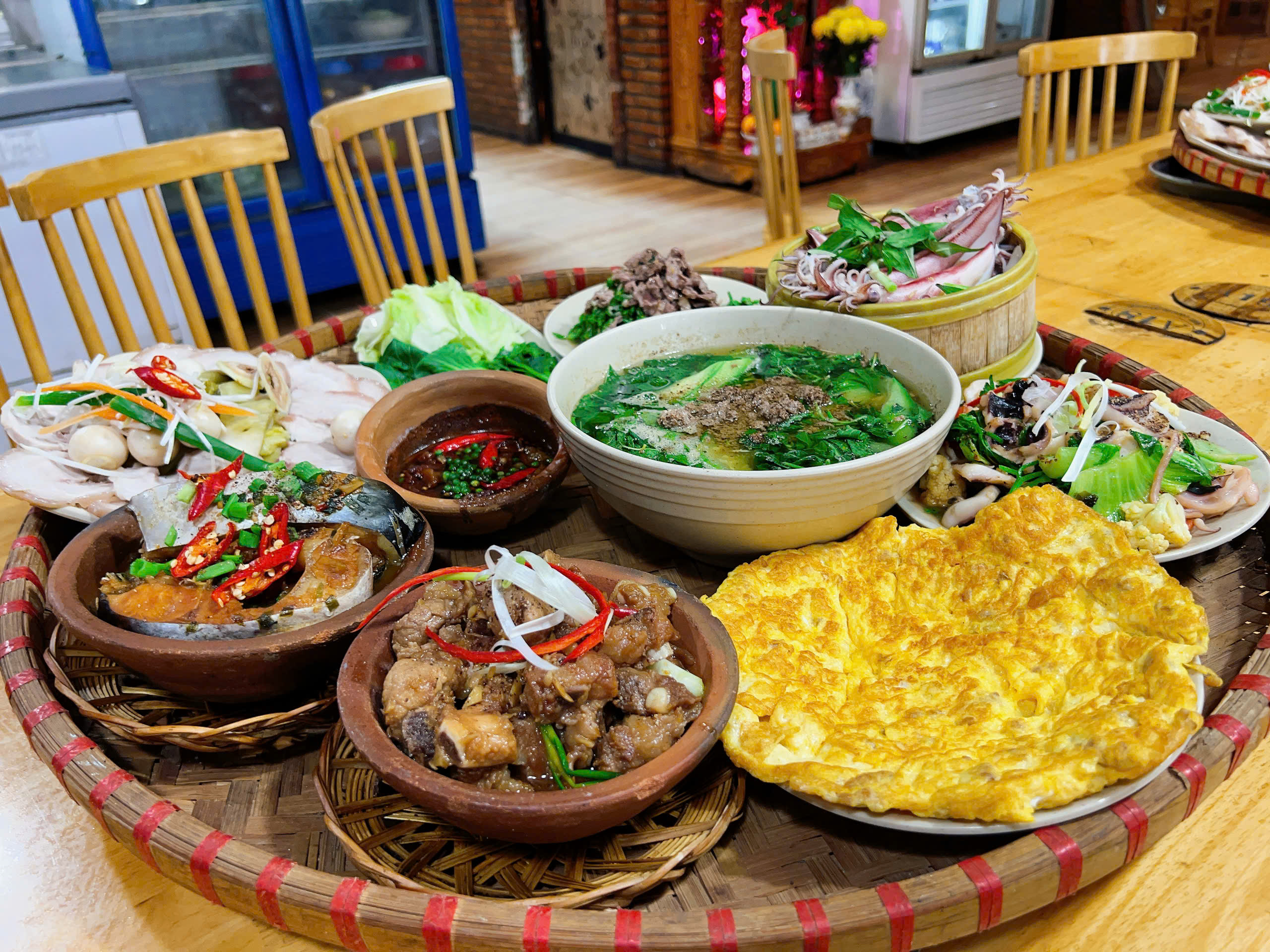 Khu E – Phòng Lạnh Mặt Trước Sức Chứa 60 Khách: Không Gian Ấm Cúng Thưởng Thức Cơm Niêu Phan Thiết Chuẩn Vị 2 Khu E – Phòng Lạnh Mặt Trước Sức Chứa 60 Khách