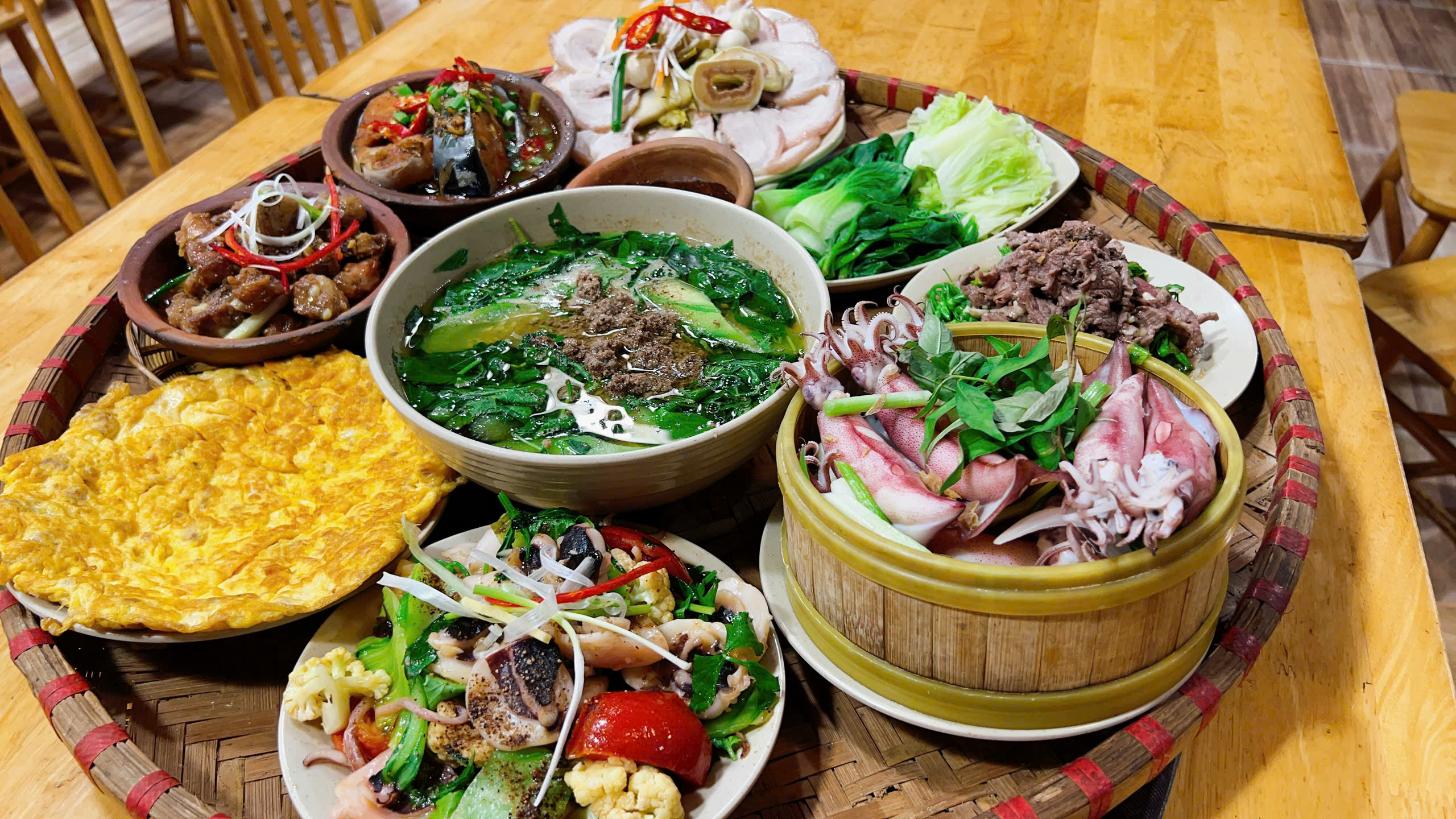 Khu D – Phòng Lạnh Sức Chứa 220 Khách: Không Gian Hoàn Hảo Để Thưởng Thức Cơm Niêu Phan Thiết Cùng Đoàn Đông 2 Khu D – Phòng Lạnh Sức Chứa 220 Khách: Không Gian Hoàn Hảo Để Thưởng Thức Cơm Niêu Phan Thiết Cùng Đoàn Đông