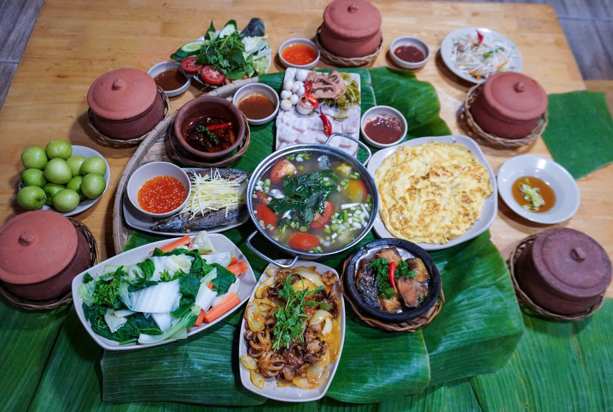 Phòng Riêng 8 Khách – Không Gian Ấm Cúng Cho Bữa Cơm Niêu Phan Thiết Trọn Vẹn 3 Phòng Riêng 8 Khách – Không Gian Ấm Cúng Cho Bữa Cơm Niêu Phan Thiết Trọn Vẹn