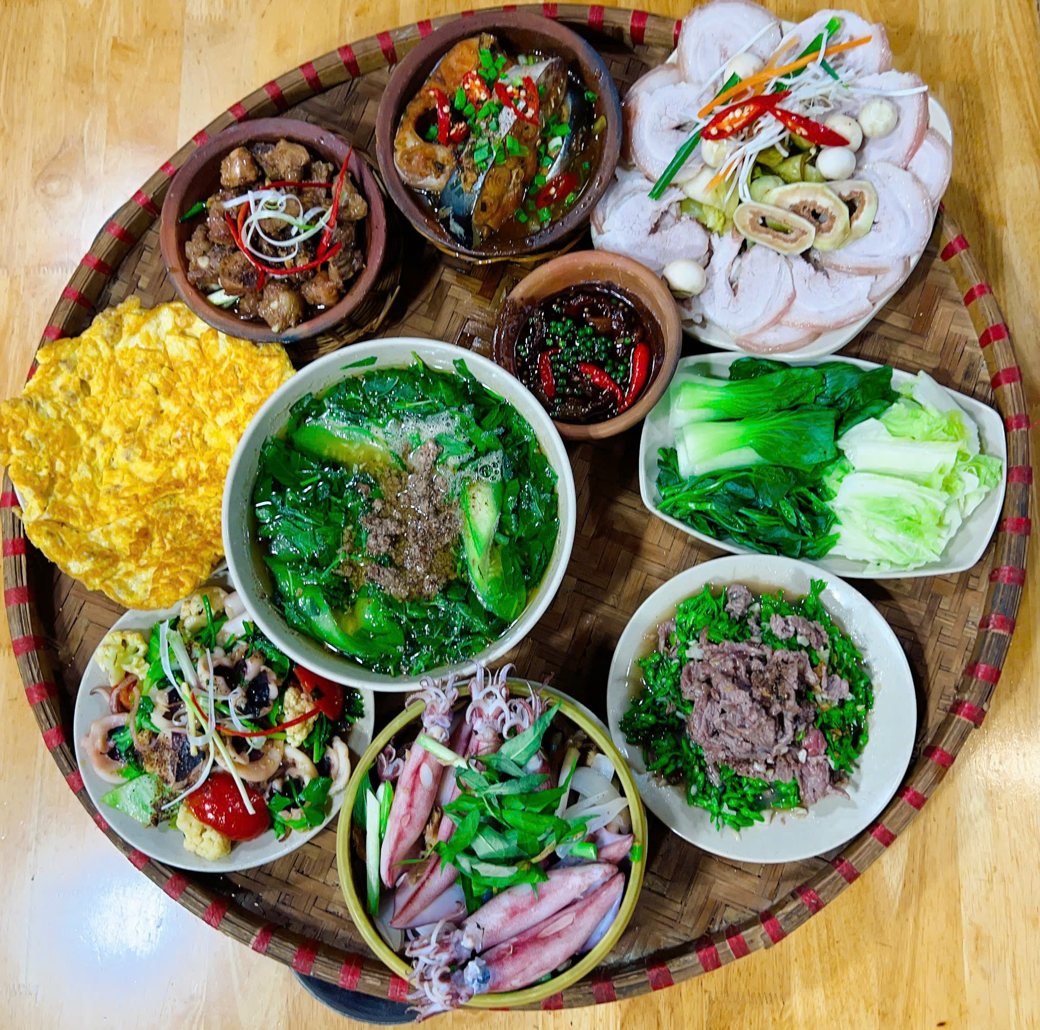 Phòng Riêng 8 Khách – Không Gian Ấm Cúng Cho Bữa Cơm Niêu Phan Thiết Trọn Vẹn 2 Phòng Riêng 8 Khách – Không Gian Ấm Cúng Cho Bữa Cơm Niêu Phan Thiết Trọn Vẹn