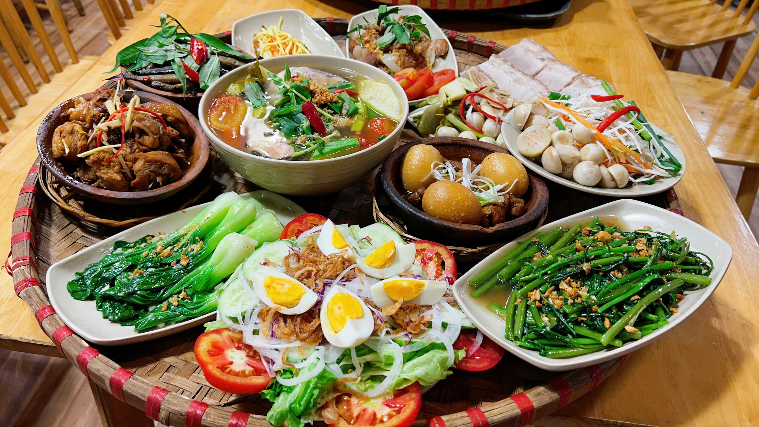 Không Gian Phòng Lạnh Rộng Rãi, Sức Chứa 100 Khách – Lựa Chọn Lý Tưởng Cho Đoàn Đông Tại Kim Anh Quán 3 Kim Anh Quán – Điểm đến ẩm thực không thể bỏ lỡ khi đến Phan Thiết